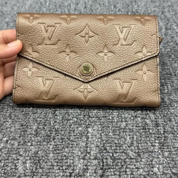 Louis Vuitton Leather Wallet 345-082125 - Picture 1 of 9
